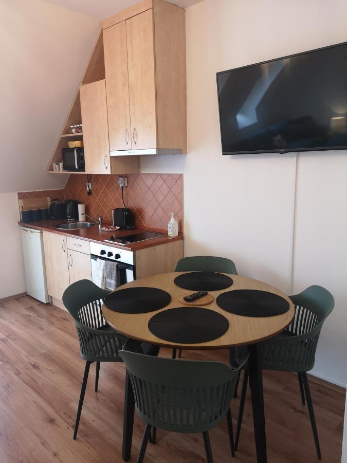 Orsika Hilltop Apartman Eger Esterno foto