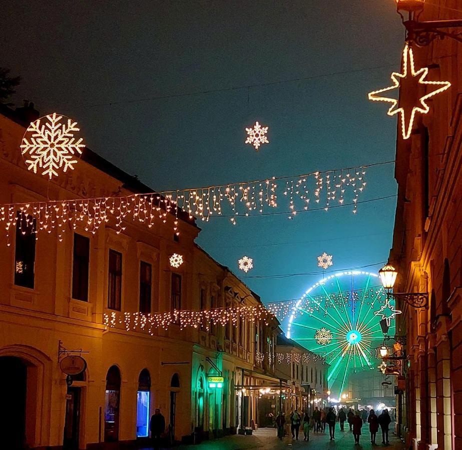 Orsika Hilltop Apartman Eger Esterno foto