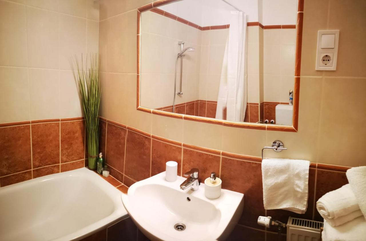 Orsika Hilltop Apartman Eger Esterno foto